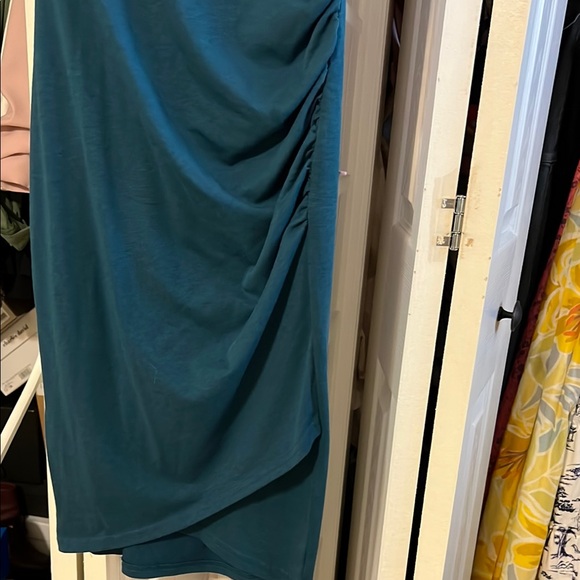 Leith Body-con Ruched Dress - Picture 3 of 5